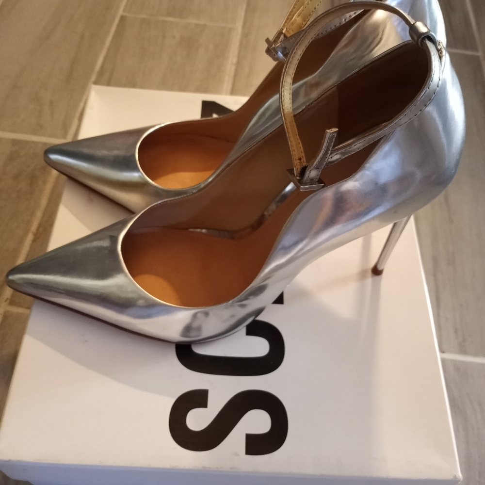Shoes - Picture 2 of 4